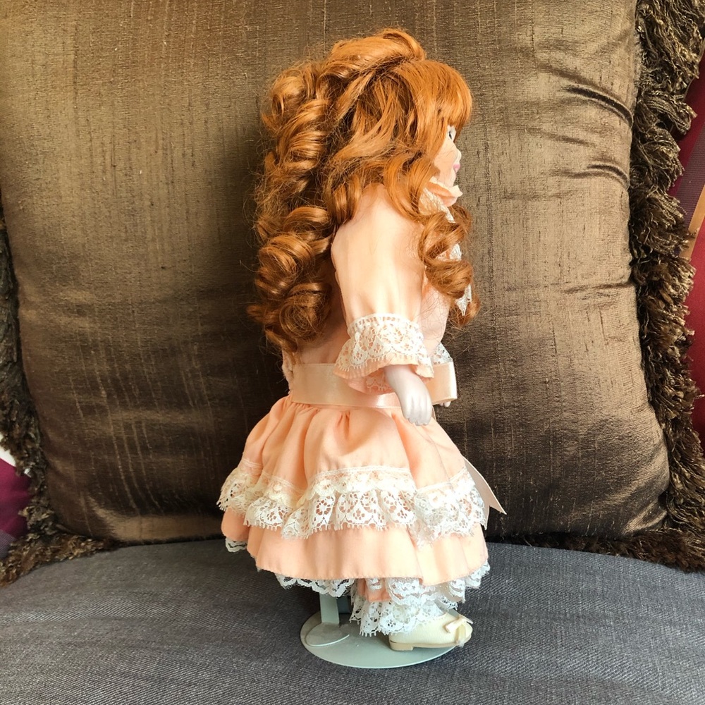 Beautiful decor porcelain doll - Picture 4 of 5